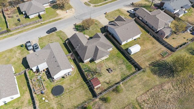 2001 N Chambers Avenue, Claremore, OK 74017