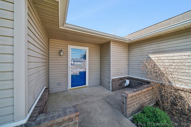 2001 N Chambers Avenue, Claremore, OK 74017