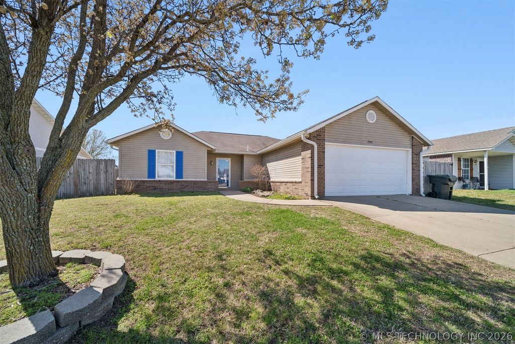 2001 N Chambers Avenue, Claremore, OK 74017