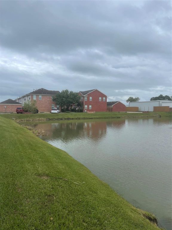 2117 Kemah Village Drive, Kemah, TX 77565