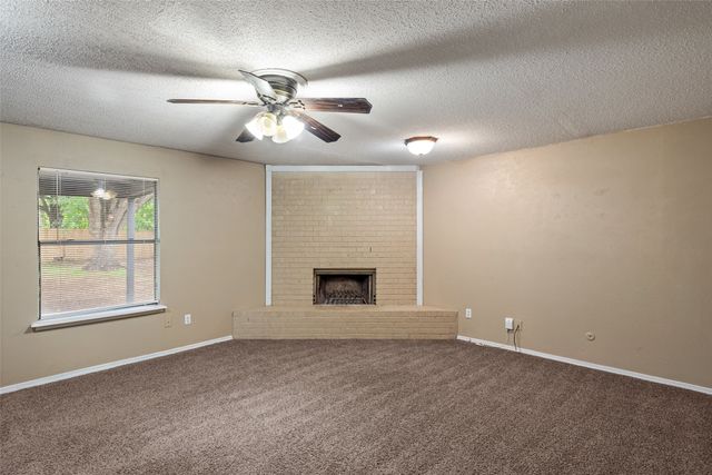 628 Evelyn Lane, Burleson, TX 76028