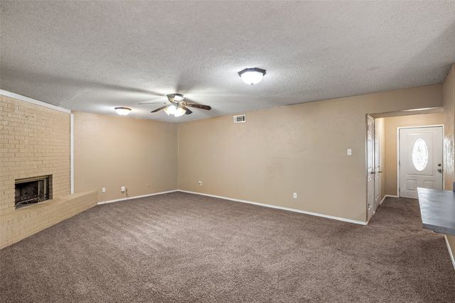 628 Evelyn Lane, Burleson, TX 76028