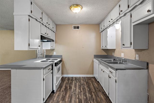 628 Evelyn Lane, Burleson, TX 76028