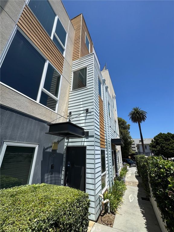 5628 Observation Lane, Los Angeles, CA 90028