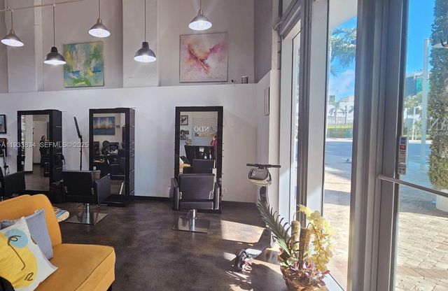 90 SW 3rd St, Miami, FL 33130