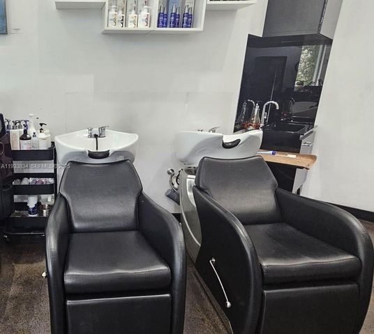 90 SW 3rd St, Miami, FL 33130