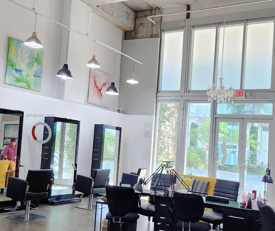 90 SW 3rd St, Miami, FL 33130