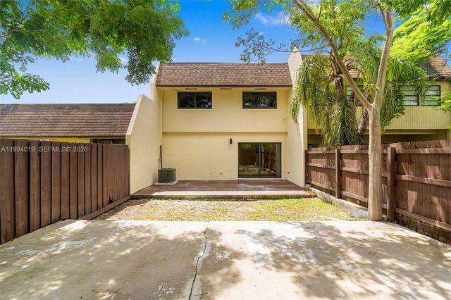 28015 SW 143rd Ct, Homestead, FL 33033