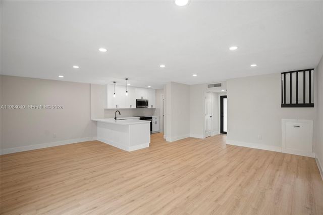 28015 SW 143rd Ct, Homestead, FL 33033