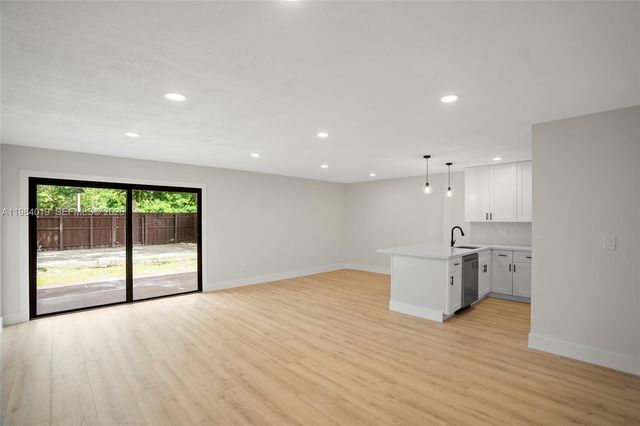 28015 SW 143rd Ct, Homestead, FL 33033