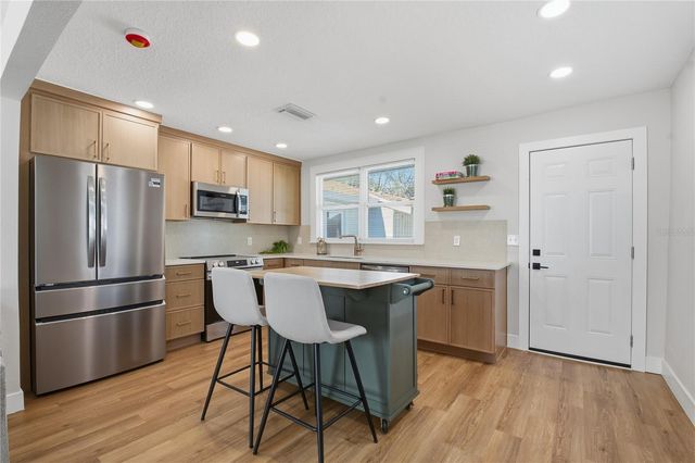 918 E LAMBRIGHT STREET, Tampa, FL 33604