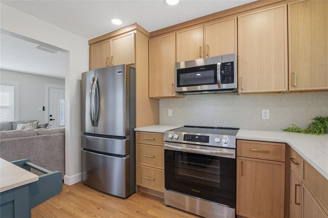 918 E LAMBRIGHT STREET, Tampa, FL 33604