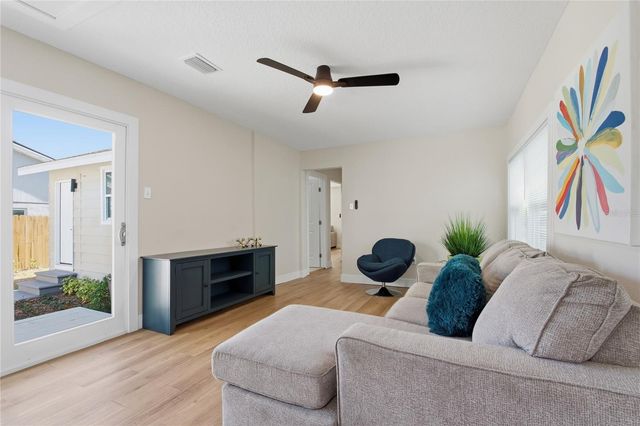 918 E LAMBRIGHT STREET, Tampa, FL 33604