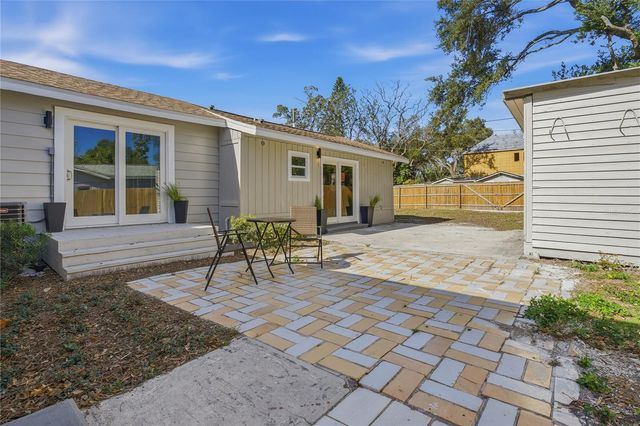 918 E LAMBRIGHT STREET, Tampa, FL 33604