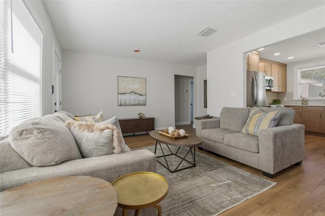 918 E LAMBRIGHT STREET, Tampa, FL 33604