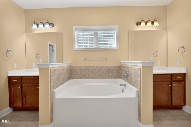 6605 Stillwood Drive, Hope Mills, NC 28348