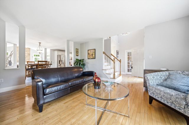 9 Tennyson Drive, Manchester, NH 03104