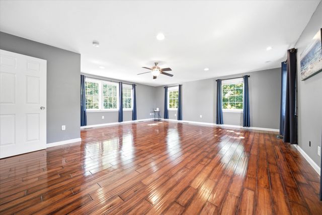 9 Tennyson Drive, Manchester, NH 03104