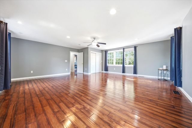 9 Tennyson Drive, Manchester, NH 03104