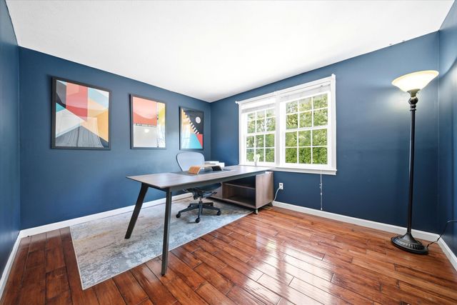 9 Tennyson Drive, Manchester, NH 03104
