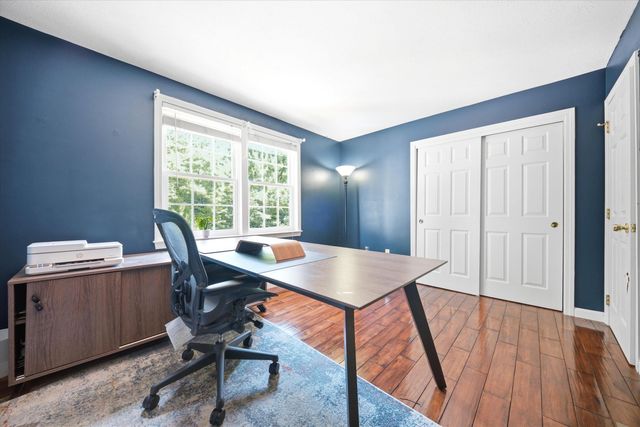 9 Tennyson Drive, Manchester, NH 03104