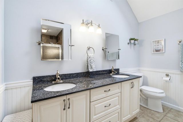 9 Tennyson Drive, Manchester, NH 03104