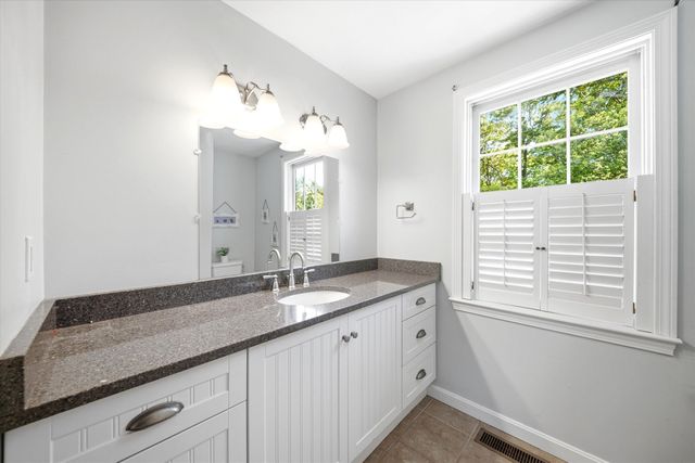 9 Tennyson Drive, Manchester, NH 03104