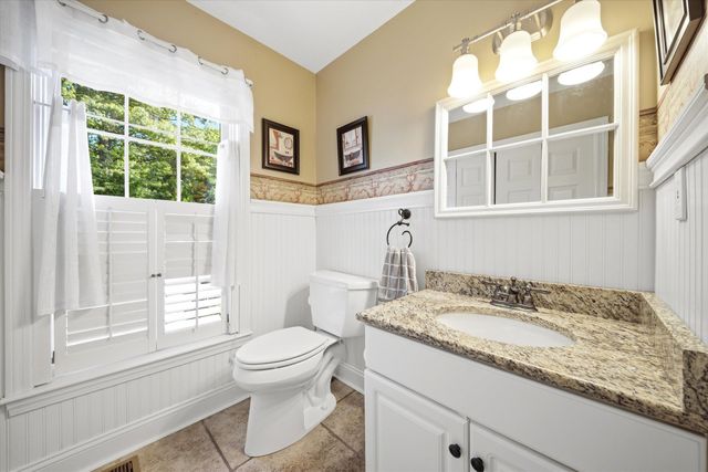 9 Tennyson Drive, Manchester, NH 03104
