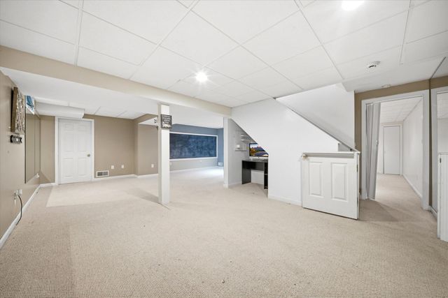 9 Tennyson Drive, Manchester, NH 03104
