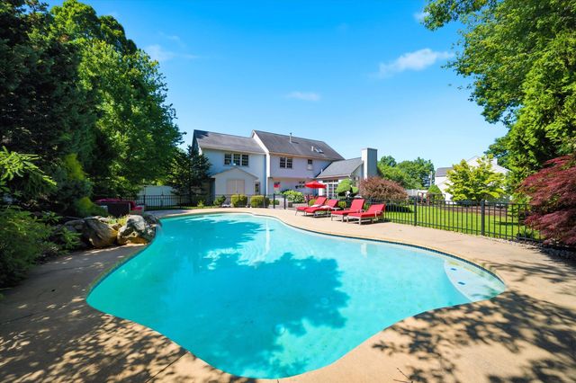 9 Tennyson Drive, Manchester, NH 03104