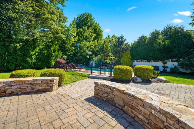 9 Tennyson Drive, Manchester, NH 03104
