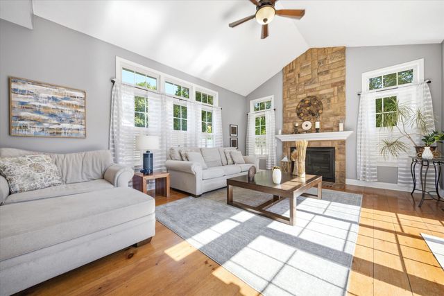 9 Tennyson Drive, Manchester, NH 03104