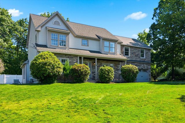 9 Tennyson Drive, Manchester, NH 03104