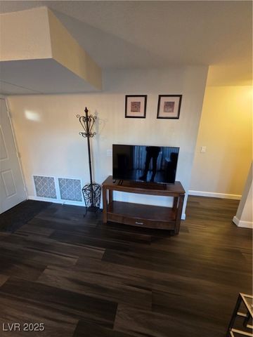 4878 Nara Vista Way 104, Las Vegas, NV 89103