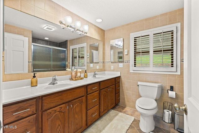 1405 Woodmont Drive, Johnson City, TN 37601