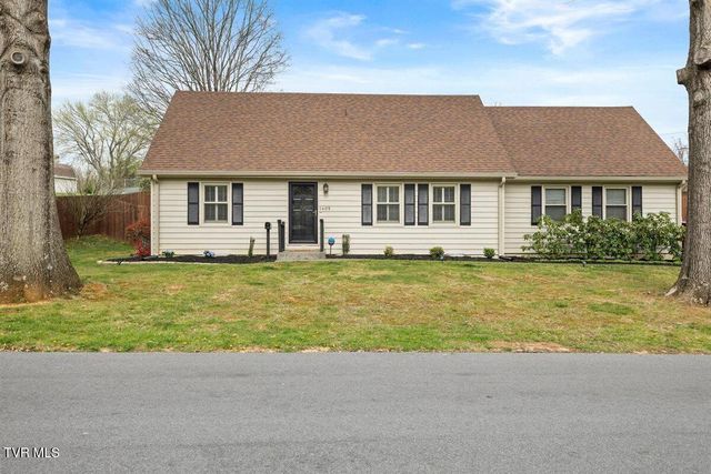 1405 Woodmont Drive, Johnson City, TN 37601