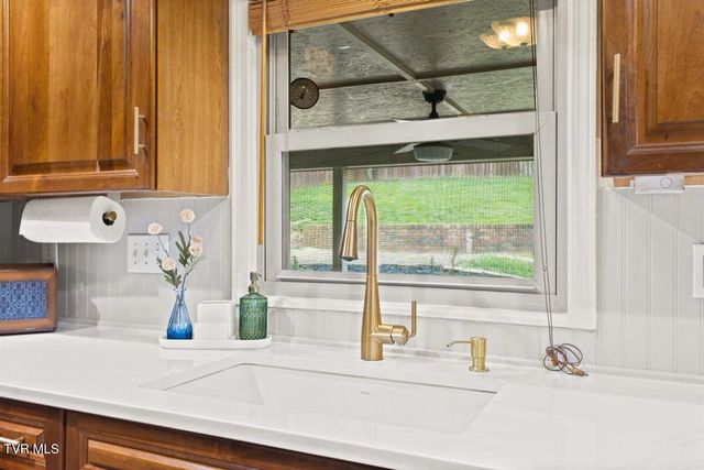 1405 Woodmont Drive, Johnson City, TN 37601