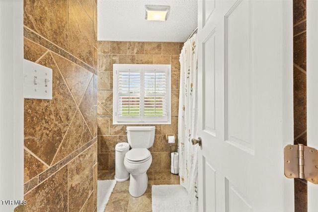 1405 Woodmont Drive, Johnson City, TN 37601