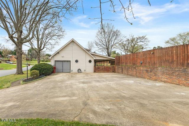 1405 Woodmont Drive, Johnson City, TN 37601
