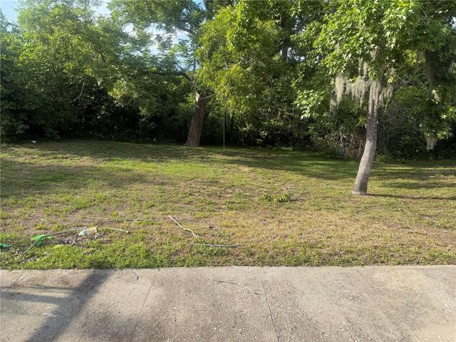 1004 W MCLENDON STREET, Plant City, FL 33563