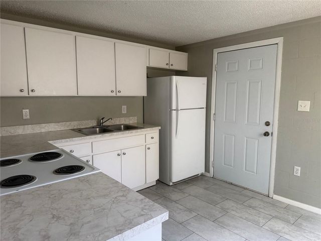 1004 W MCLENDON STREET, Plant City, FL 33563