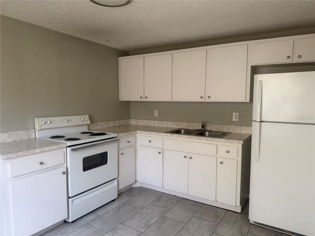1004 W MCLENDON STREET, Plant City, FL 33563