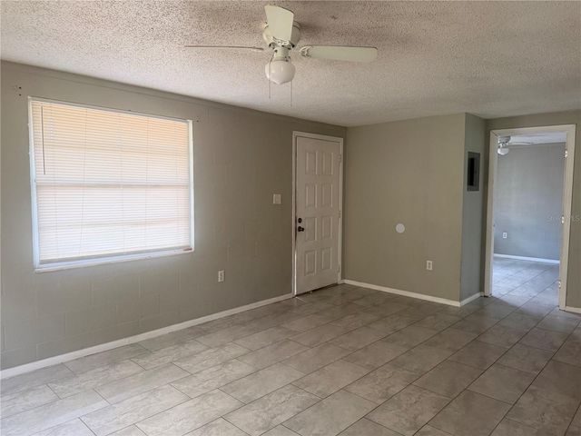 1004 W MCLENDON STREET, Plant City, FL 33563