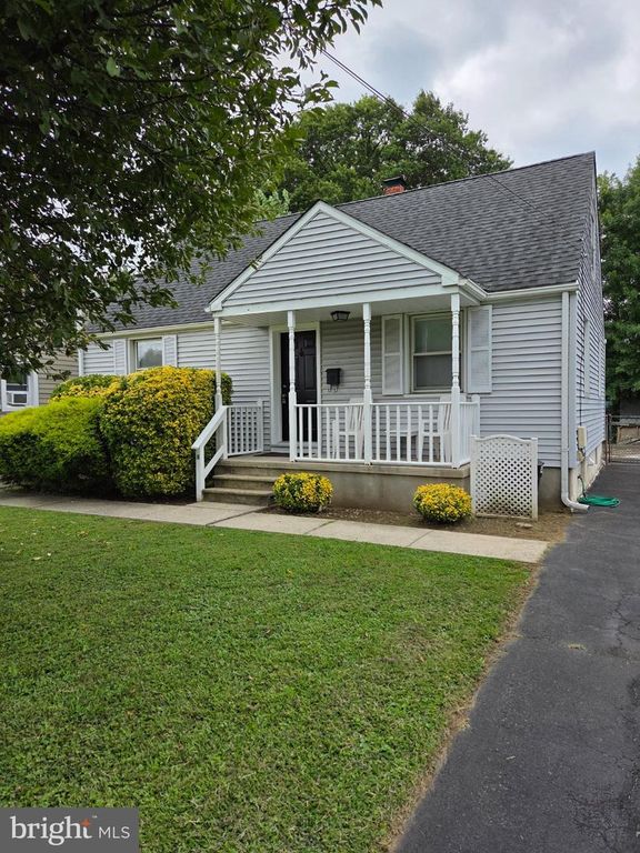 8 STRATFORD AVE, EWING TWP, NJ 08618 — exterior