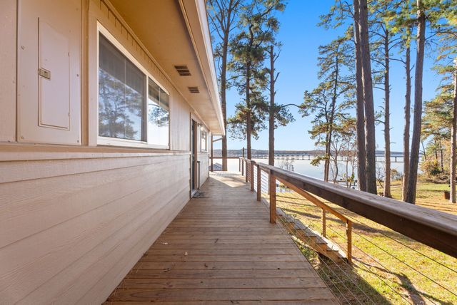 3096 Renee Drive, Chandler, TX 75758