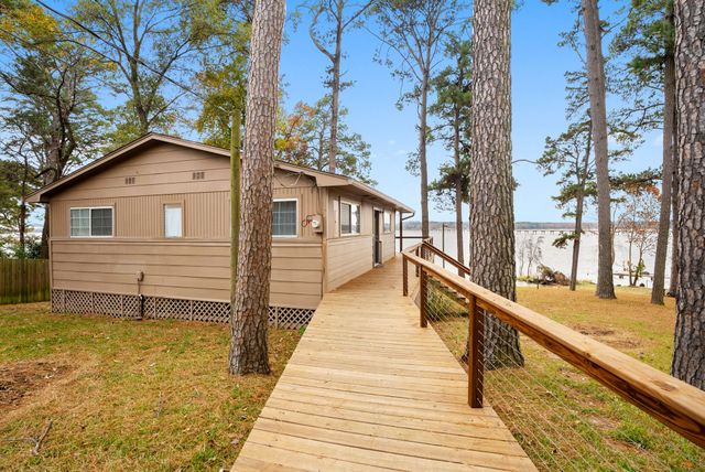 3096 Renee Drive, Chandler, TX 75758