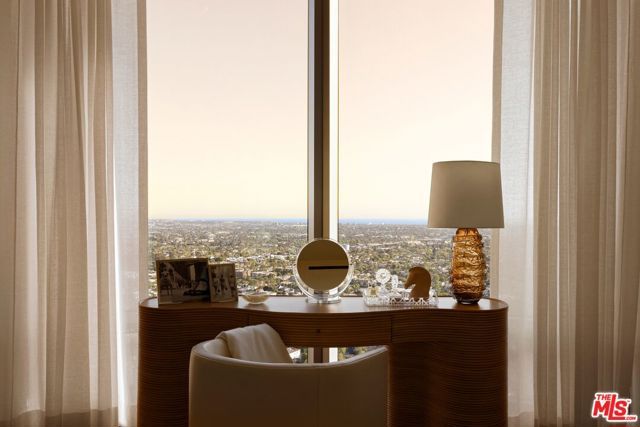 211 W Elm Court 28A, Los Angeles, CA 90067