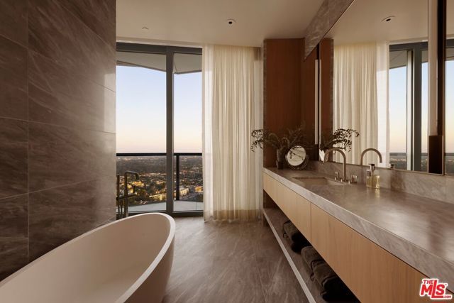 211 W Elm Court 28A, Los Angeles, CA 90067