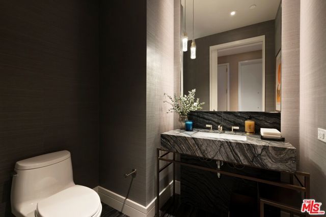 211 W Elm Court 28A, Los Angeles, CA 90067
