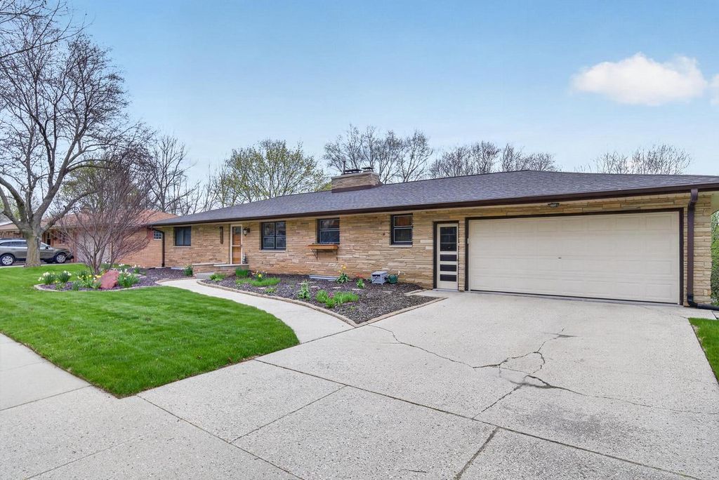 841 7th AVENUE, West Bend, WI 53095